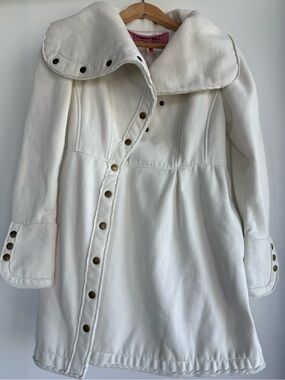Knitted Dive White Snap-Detail Trench Coat